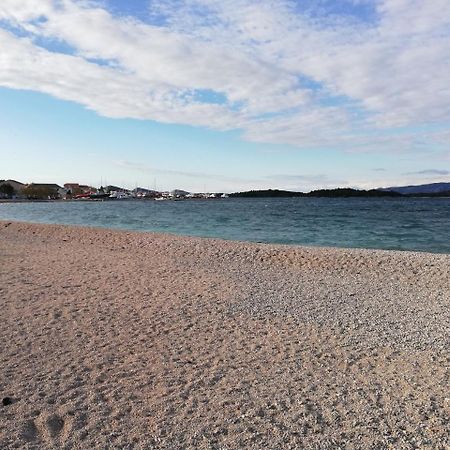Vila Ena 穆泰尔岛 外观 照片